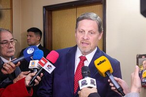 Líder de bancada HC en Senado asegura que Hugo Meza "no pertenece a Honor Colorado"
