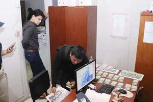 AUDIO: Caen un fiscal y una auxiliar por supuesta coima en Emboscada - Periodísticamente - ABC Color