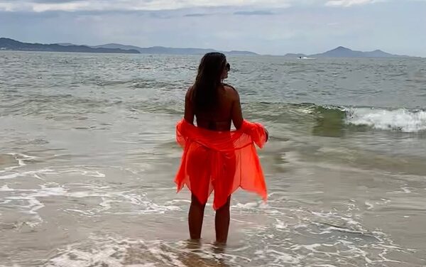 Popular / ¡Mañamí el cuerazo que peló esta chef de TV en playas rapais!