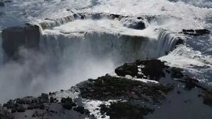 Popular / Debido a la crecida del río Iguazú se cerró temporalmente el circuito Garganta del Diablo