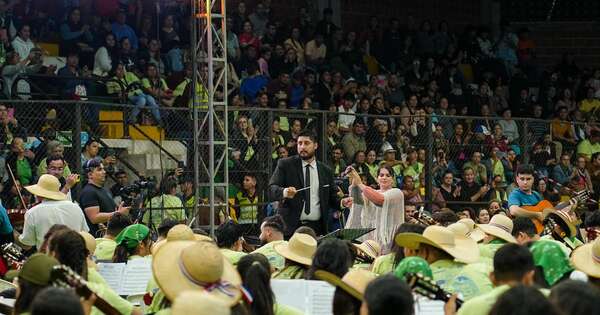 La Nación / El legado de Mangoré sonó en mil guitarras en Misiones
