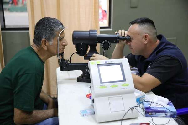 Denuncian elevados sobrecostos en adjudicación para cirugías oftalmológicas: esto responde Salud Pública - Nacionales - ABC Color