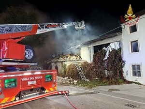 Tres policías muertos y 15 heridos tras la explosión de una casa en Italia
