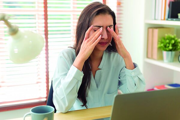 Fatiga Visual Digital: Síntomas y la Regla 20-20-20 para prevenirla