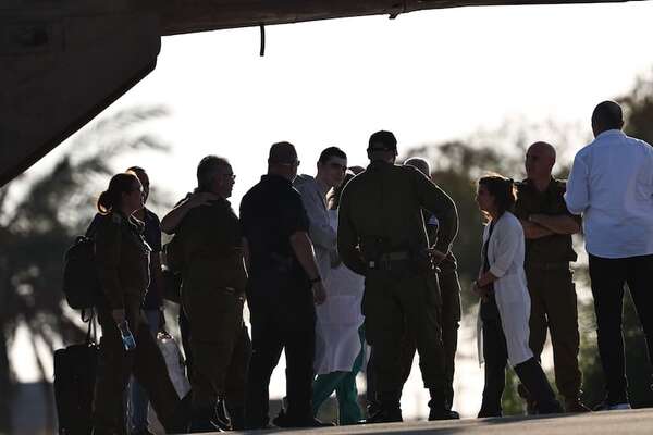 Israel identifica restos de cuatro rehenes de Hamás y aún espera los de otras 24 víctimas - Mundo - ABC Color