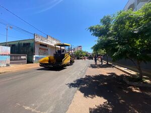 Continúan los trabajos de recapado en la calle Antequera de Encarnación