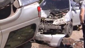 Video: Auto circulaba en contramano a gran velocidad y causa triple choque en MRA