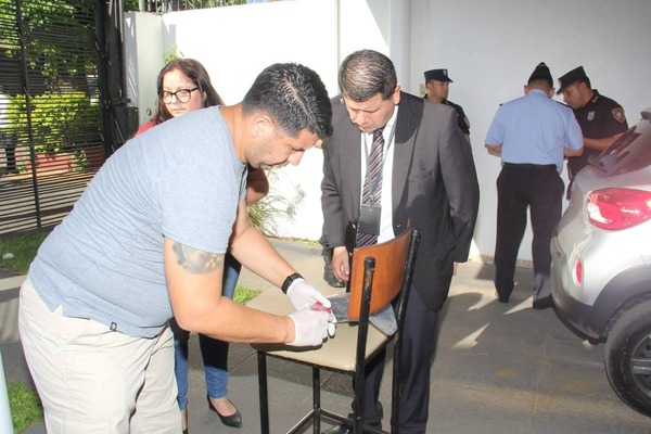 Fiscalía investiga atentado con bomba molotov contra periodista y su familia