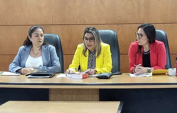 Ausencia de defensor aplaza juicio por supuesta coima en Alberdi - Nacionales - ABC Color