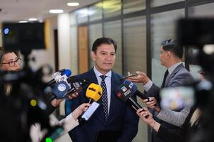 Ovelar respalda debate sobre China y valora postura "a cara descubierta" de Hugo Meza