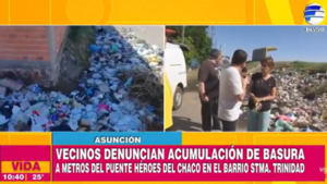 Mini vertedero a metros del Puente Héroes del Chaco