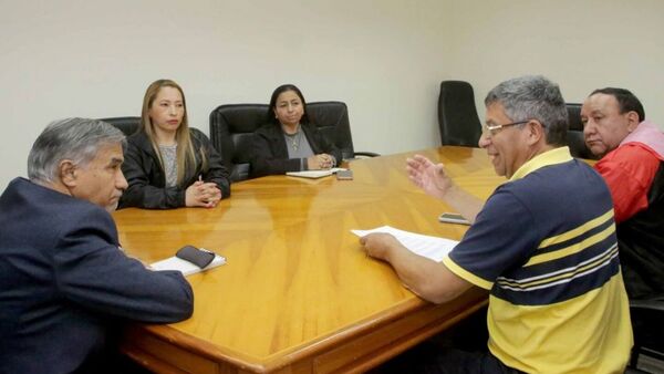 Víctimas de la mafia de los pagarés se reunieron con ministro de la Corte