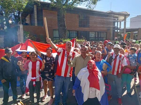 Asunción: Recicladores cerraron avenida España para pedir motocarros a Itaipú - Nacionales - ABC Color