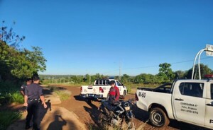 Abandonan moto hurtada en zona boscosa de Pdte. Franco 