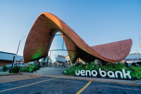 ueno bank inauguró su nuevo centro ueno bank xpo uniendo arte e innovación - trece