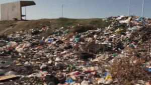 Vecinos denuncian basural a metros del puente Héroes del Chaco
