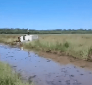 Choque frontal en Saltos del Guairá involucra a vehículo de la Fiscalía