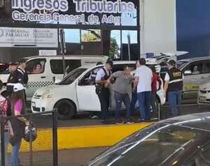 Fiscal libera a conductor aprehendido tras incidente con marinos en el Puente de la Amistad  - ABC en el Este - ABC Color