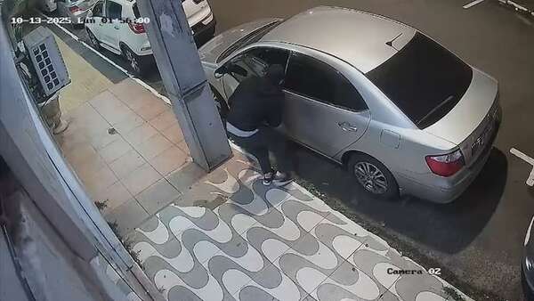 Hurtan un auto en menos de dos minutos en pleno centro de Villarrica - Policiales - ABC Color