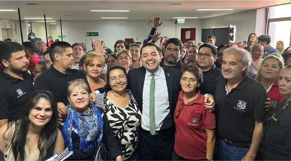 Intendente Bello acuerda con funcionarios y destraba conflicto por atraso salarial