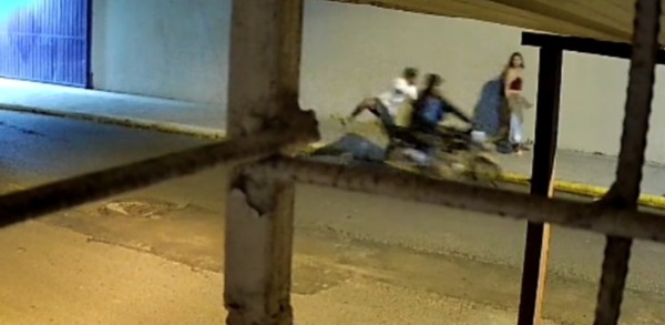 Mujer y su hija de 10 años fueron víctimas de motoasaltantes en barrio Obrero | Unicanal