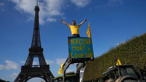 Agricultores protestan en París contra acuerdo UE-Mercosur