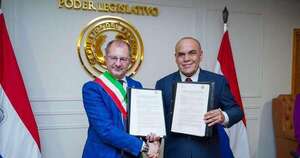 La Nación / Celebran convenio con la primera biblioteca pública del mundo
