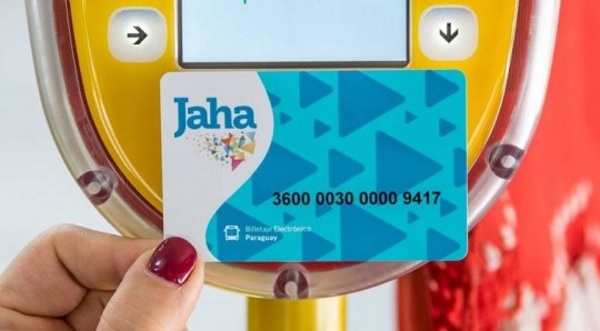 Fallas en tarjeta Jaha dejan a pasajeros sin poder viajar