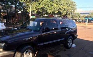 Ofrecen recompensa para localizar camioneta robada frente a parroquia