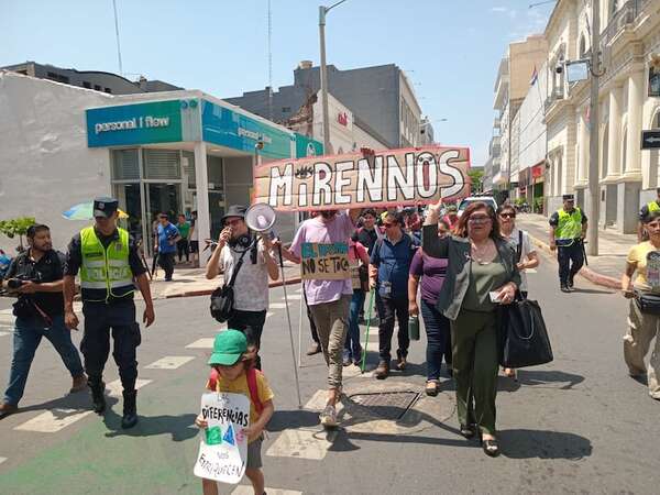 Día del Bastón Blanco: “Que nos miren desde nuestro potencial”, exigen en caminata - Nacionales - ABC Color