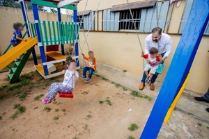 Gobierno refuerza derechos de niños y niñas que viven con sus madres en penitenciaría de Coronel Oviedo - ADN Digital