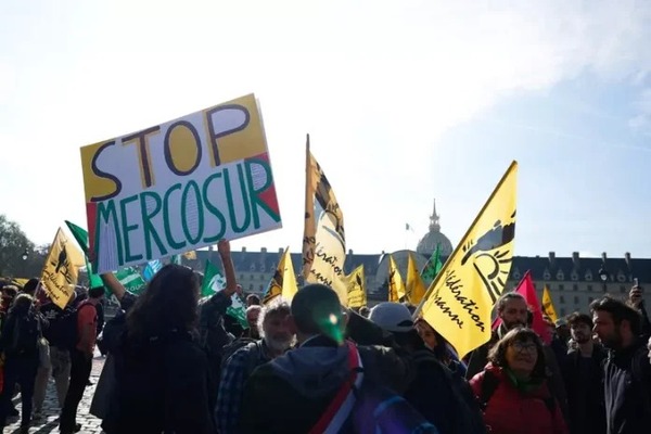 Masiva marcha en París contra el acuerdo UE-Mercosur - ADN Digital