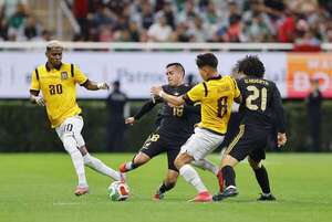México mejora y empata  con Ecuador - Fútbol Internacional - ABC Color