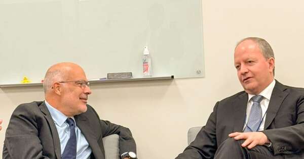 La Nación / Titular del MEF se reunió con representante del FMI para analizar avances económicos