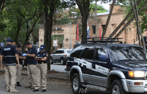 Exesposa de militar niega nexo con crimen, pero admite que tomó fotos al vehículo - Noticiero Paraguay