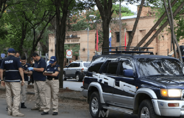 Exesposa de militar niega nexo con crimen, pero admite que tomó fotos al vehículo - Noticiero Paraguay