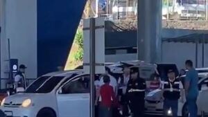 Investigan agresión a menores durante control aduanero