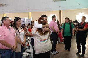 Gobernador destaca rol de las mujeres en el desarrollo del país | DIARIO PRIMERA PLANA