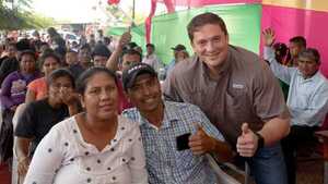 Formalizan a parejas indígenas en una indédita boda comunitaria