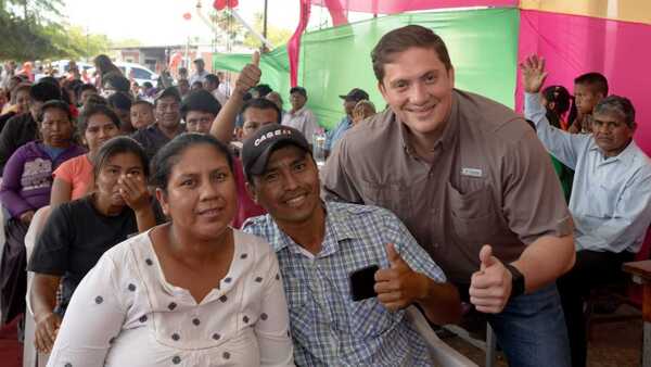 Formalizan a parejas indígenas en una indédita boda comunitaria