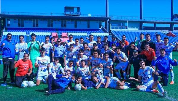 Nacional es el nuevo líder de la Reserva tras el tropiezo de Libertad - Fútbol - ABC Color