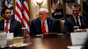 Trump dice que analiza emprender ataques en territorio venezolano