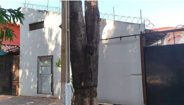 Popular / ¿Mafia de los pagarés? Hallaron montón de documentos en una vivienda en Lambercity