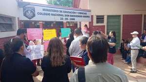Ñemby: estudiantes toman colegio y piden la destitución de la directora - Nacionales - ABC Color