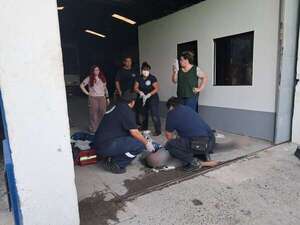Empleado murió electrocutado al abrir portón en local de eventos de Asunción - Policiales - ABC Color