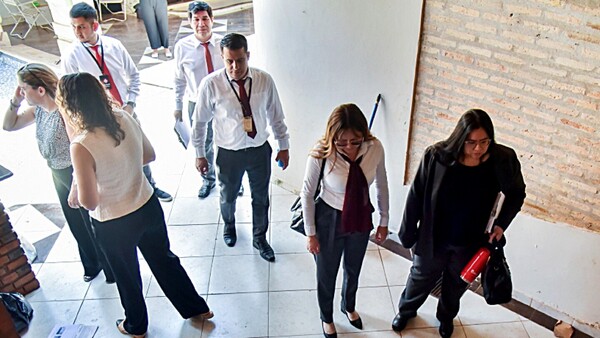 Hallan cientos de pagarés sin fecha y con tufo a un esquema de estafa