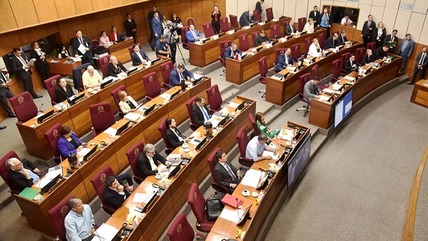 Opositores plantean que Peña vete proyecto que restringe información