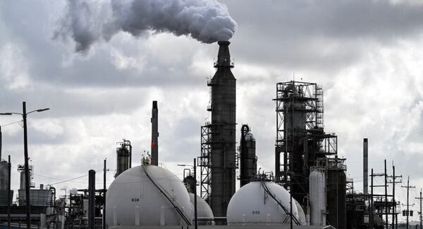 Los precios del petróleo cayeron a 61,91 dólares el barril