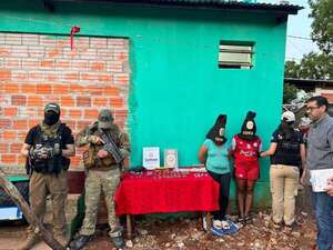 Dos mujeres fueron detenidas tras procedimiento de la SENAD en Misiones - Policiales - ABC Color