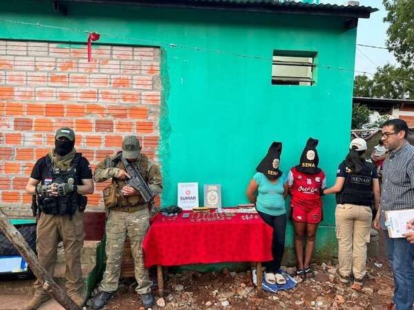 Dos mujeres fueron detenidas tras procedimiento de la SENAD en Misiones - Policiales - ABC Color